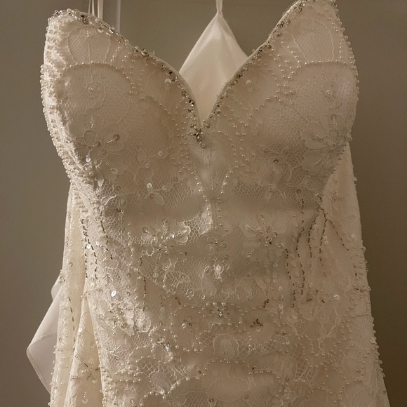 Alfred Angelo gown and veil - Picture 2 of 8